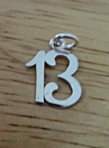 Dije número plata esterlina 15x11 mm caprichoso 13 para 13 aniversario cumpleaños - Imagen 1 de 2