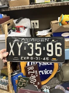 1945 Michigan License Plate XY-35-96 EXP.8-31-45 - Picture 1 of 23