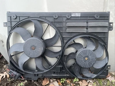 Ventilador de refrigeración doble radiador Volkswagen Jetta Beetle Passat 2014-2020 1KM121205 OEM Foto 1 de 4