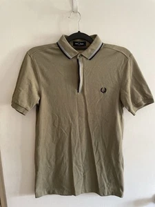 Fred Perry Men’s Polo Shirt M8559 Size Small P2P- 17” Length- 27” - Picture 1 of 6