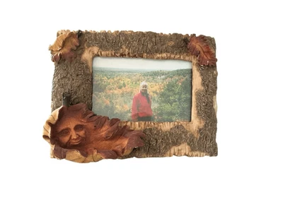 Detailed Fall Oak Leaf on Wood-Look Ceramic Picture Frame - Image 1 of 4