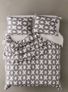 NEW Urban Outfitters UO Home Clipped Daisy Textured Duvet Cover Full/Queen Z62-1