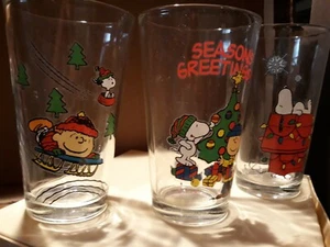 Peanuts Weihnachtsglas_Snoopy_Charlie Brown_2013_Pint Glas_ - Bild 1 von 2