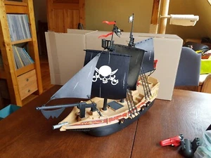 Playmobil Piratenschiff 6678 , 30 Piraten, Viel Zubehör, Insel, Fels Usw. - Bild 1 von 16