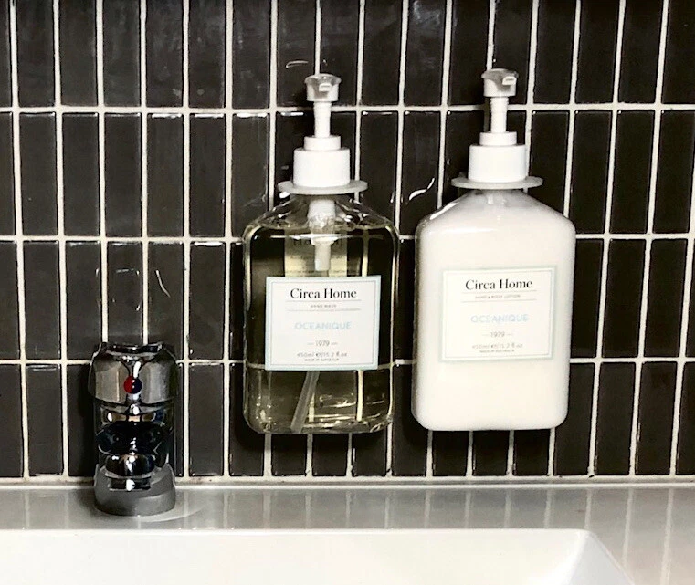 Pump Bottle Holder White Hand Liquid Soap Sanit Wall Bracket Dispenser RR