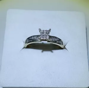 Ladies 10K Yellow Gold Princess Style 17 Round Diamonds Channel Set Ring Size 7 - Picture 1 of 11