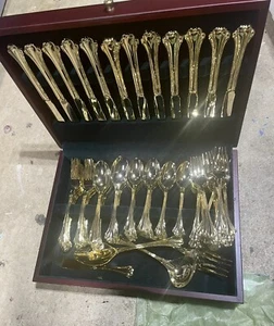 FB ROGERS GOLDEN AMERICAN CHIPPENDALE FLATWARE 88 PIECES, Set For 12 Plus - Picture 1 of 6