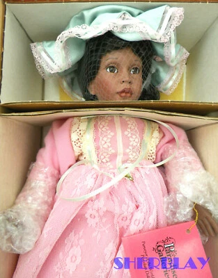 Muñeca musical Paradise Galleries Bedtime Prayers Loving Devotions 14" negra  Foto 1 de 4