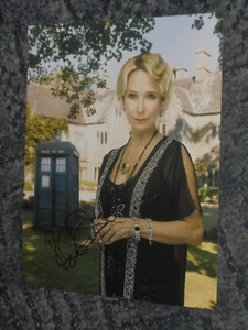 HAPPITY KENDALL - DR WHO - 10x8 FOTO SIGNIERT - - Bild 1 von 3