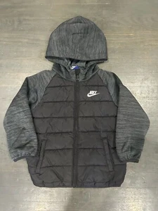 Nike Jungen Therma Ärmel schwarz weiß gefütterte Jacke 76B910-K25 Größe 7 - Bild 1 von 3