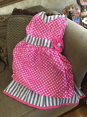 "Nuevo delantal babero Kirklands 37"" a rayas con volantes gris rosa para niñas elegante lunares" Foto 1 de 4