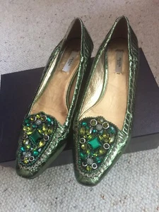 Neu mit Karton Prada Metallic Grün Leder Halbschuhe mit Kristallen. Italien. 39. Top - Bild 1 von 10