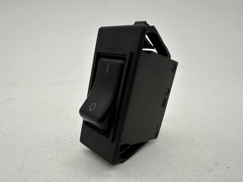 INTERRUPTOR INTERRUPTORES DE CIRCUITO E-T-A 3120-F311-P7T1-W02A-16A Foto 1 de 4