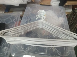 Lot of 100 White Plastic Tubular Clothing Hangers With Hooks Excellent Cond - Picture 1 of 1