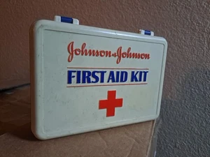 Vintage Johnson and Johnson Erste Hilfe Auto Kit Kunststoff Box blau & weiß - Bild 1 von 4