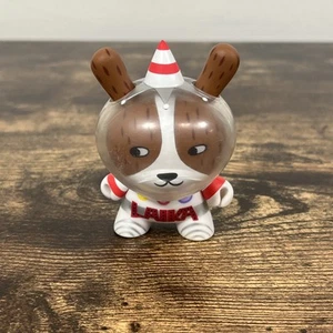 Kidrobot Dunny 3" 2011 Serie Aya Kakeda Laika Weltraum Hund Vinyl Kunst Figur Spielzeug - Bild 1 von 3