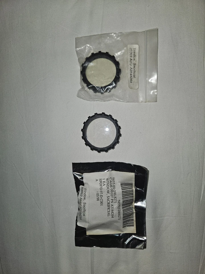 ITT L3 PVS-14/PVS-7 жертвенное окно P/N: A3144264 NSN # 5855-01-246-8271 - Изображение 1 из 4