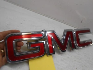 MISSING MOUNTING CLIPS- BROKEN 2007-13 GMC Sierra Rear Tailgate OEM LOGO CG0220 - Picture 1 of 6