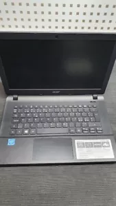 Portátil Acer Aspire ES1-331-C8M8 Celeron N3050 HD Graphics 8GB DDR3 Usado - Imagen 1 de 7