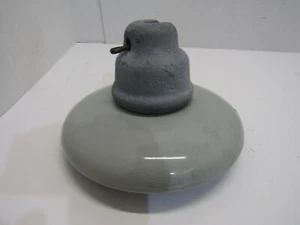 OLD VINTAGE PORCELAIN INSULATOR COLLECTIABLE 3024303 - Picture 1 of 6