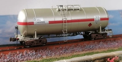 8 pcs of tank wagons China Railway oil tanker GQ70 gauge N Brownish Silver New - Image 1 of 4