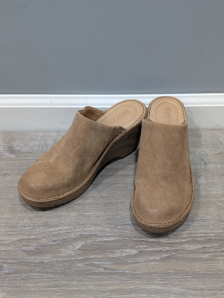 Tamancos Born femininos tamanho 7M camurça mula plataforma conforto cunha cor bronzeada salto aberto - Imagem 1 de 4