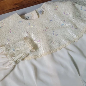 Vtg Nilani Women’s Size 10 Polyester Satin Back Button Lace Accents Ivory Shirt - Picture 1 of 9