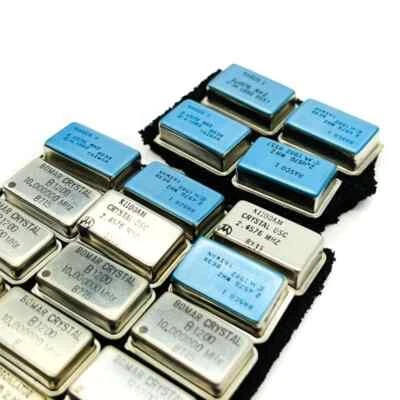 17 pcs Assorted Cryistal Oscillator, B1200, M1982, M1100, K1100AM - Image 1 of 4