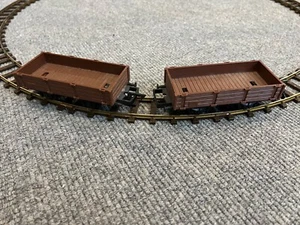 Faller Hittrain E-Train Playtrain: ZWEI Niederbordwagen in sehr schönem Zustand - Bild 1 von 12