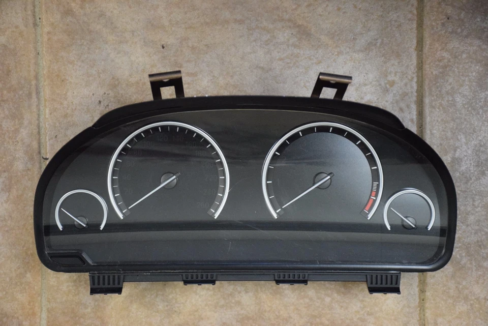 2009-2011 BMW 550i, 750i, 750Li, 750Lix, 760Li приборной панели продажи (км/ч) - Изображение 1 из 1