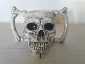 MENSCHLICHER SCHÄDEL Keramik Stein Becher von J. C. CRAFTS. Handgefertigter Doppelgriff 5" hoch - Bild 1 von 9