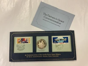 1975 Soyuz Space Mission, Commemorative With Russia, Stamps And Coin, Stand Up  - Picture 1 of 1