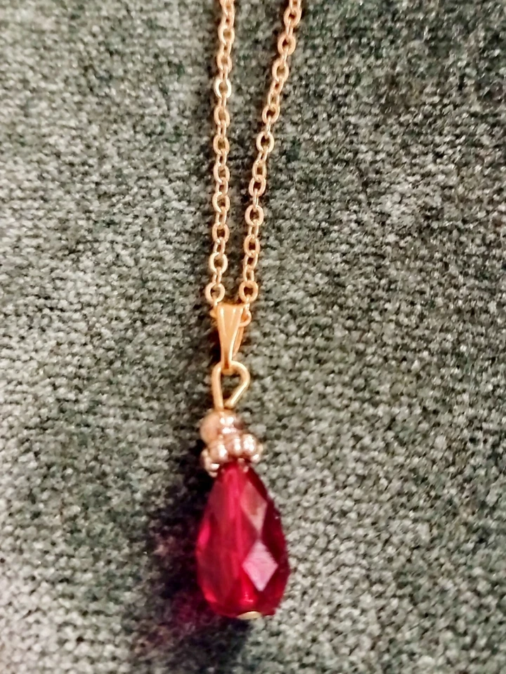 gold necklace with simulated ruby gemstone - Image 1 of 1