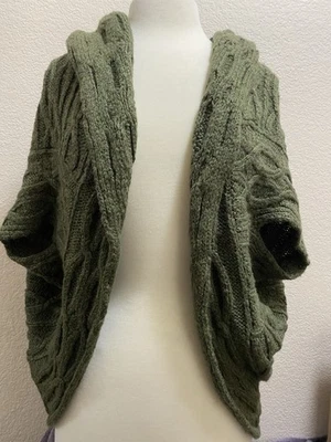 Universal Thread Mujer Gran Tamaño Cable Tejido Encogerse de hombros Verde Oliva Talla Mediana Nuevo con Etiquetas Foto 1 de 4
