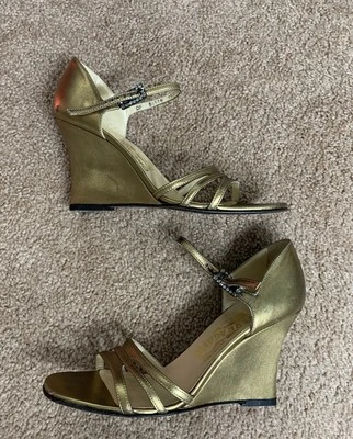 Salvatore Ferragamo Fiery Oro Antico Nappa Becerro 77851 talla 6,5 AA Foto 1 de 4