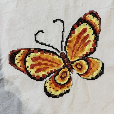 Schmetterling Gestickt Kreuzstich Stoffstück Beige Canvas für Patchwork Basteln - Bild 1 von 4