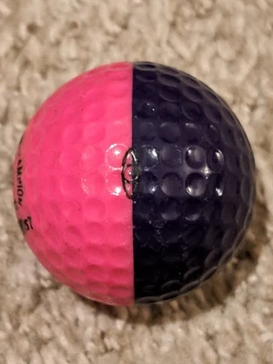 Pelota de golf Ping extremadamente RARA púrpura oscuro/rosa oscuro - Usada fina - En muy buen estado 7/10 Foto 1 de 4