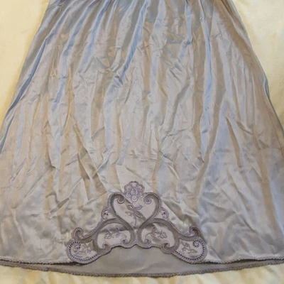 Vanity Fair Vtg Lace Trim Lilac Half Slip Skirt Women’s M/L USA  nylon granny - Image 1 of 4