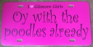 Gilmore Girls Pink Oy z pudlami Tablica rejestracyjna CarTag