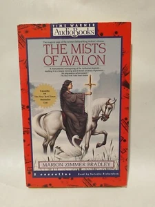 1995 The Mists of Avalon by Marion Zimmer Bradley Vintage 2 Cassettes Audio Book - Foto 1 di 5