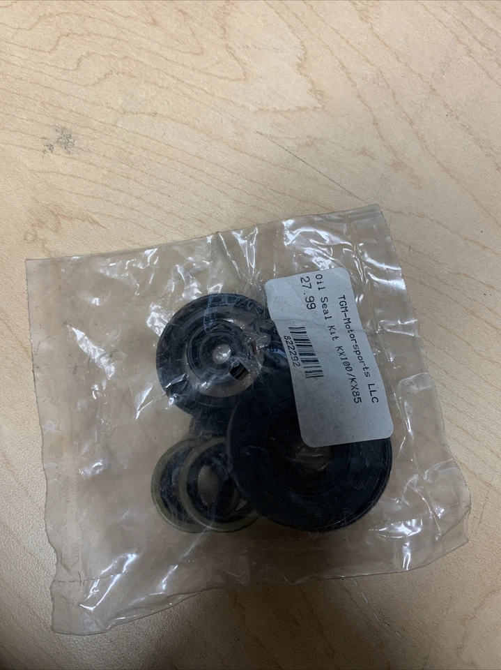 Kawasaki KX80 KX85 1998-2015, KX100 98-15 Engine Oil Seal Kit - 688965988771 - Imagem 1 de 1