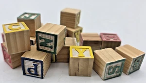 18 Mini | Bastelgröße | 3/4" Würfel | Holz Bausteine Alphabet Zahlen Bilder - Bild 1 von 5