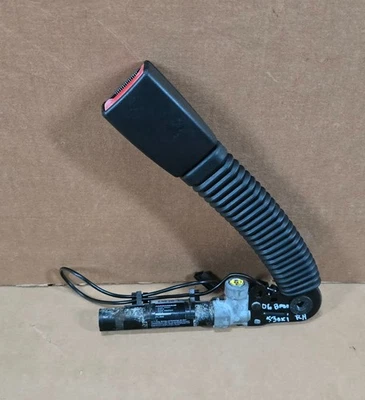 Оригинальная пряжка замка ремня безопасности передняя правая сторона для BMW 530xi 2006-2007 годов выпуска 72117210888 - Изображение 1 из 4