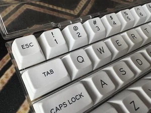Signature Plastics - SA Profile - White - Dye-Sub PBT Keycaps - Made in USA - Bild 1 von 4