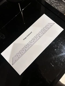 Apple MLA22B/A Wireless Magic Keyboard (A1644) - Picture 1 of 6