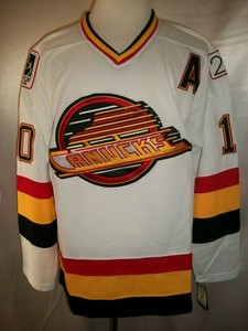 canucks yellow jersey