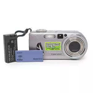 Vintage Sony Cybershot DSC-P10 5MP Digital Camera Digicam Silver PARTS /REAPAIR - Picture 1 of 7