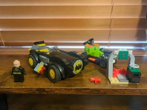 Lego 76180 Batman vs The Joker Batimóvil Persecución DC Superhéroes con Minifigura Batman - Imagen 1 de 14