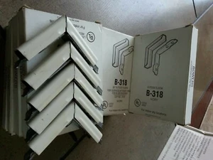 Codos Bowers Versa-Trak 5 en caja marfil B318 para molde de alambre B-300 RACEWAY - Imagen 1 de 2