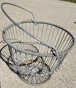 Vtg Metal Farm Heavy Galvanized Wire Ducks Chicken EGG COLLECTING Basket Bucket - Picture 1 of 3